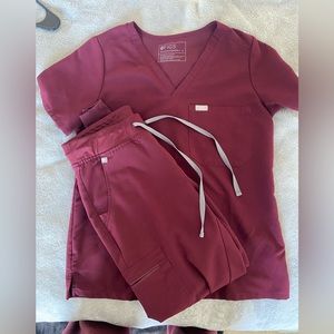 FIGS Burgundy scrub set